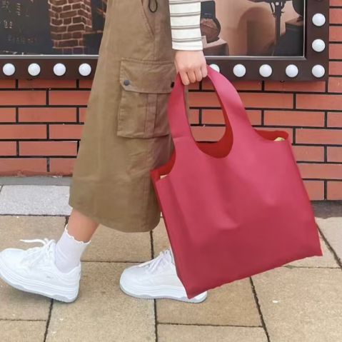 磨砂暗红背包袋